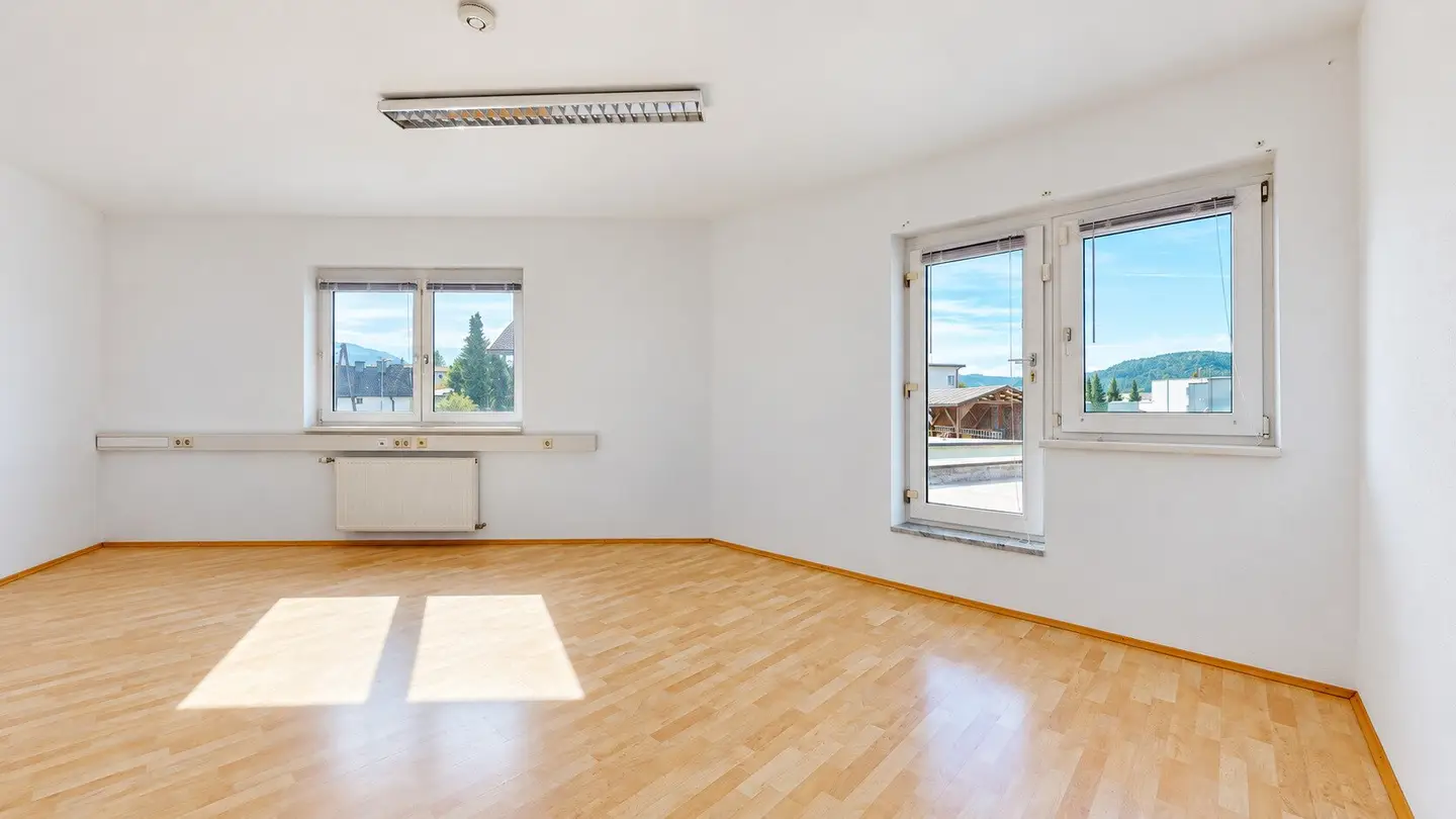 Bright 25 m² office with parking in Klagenfurt, available immediately