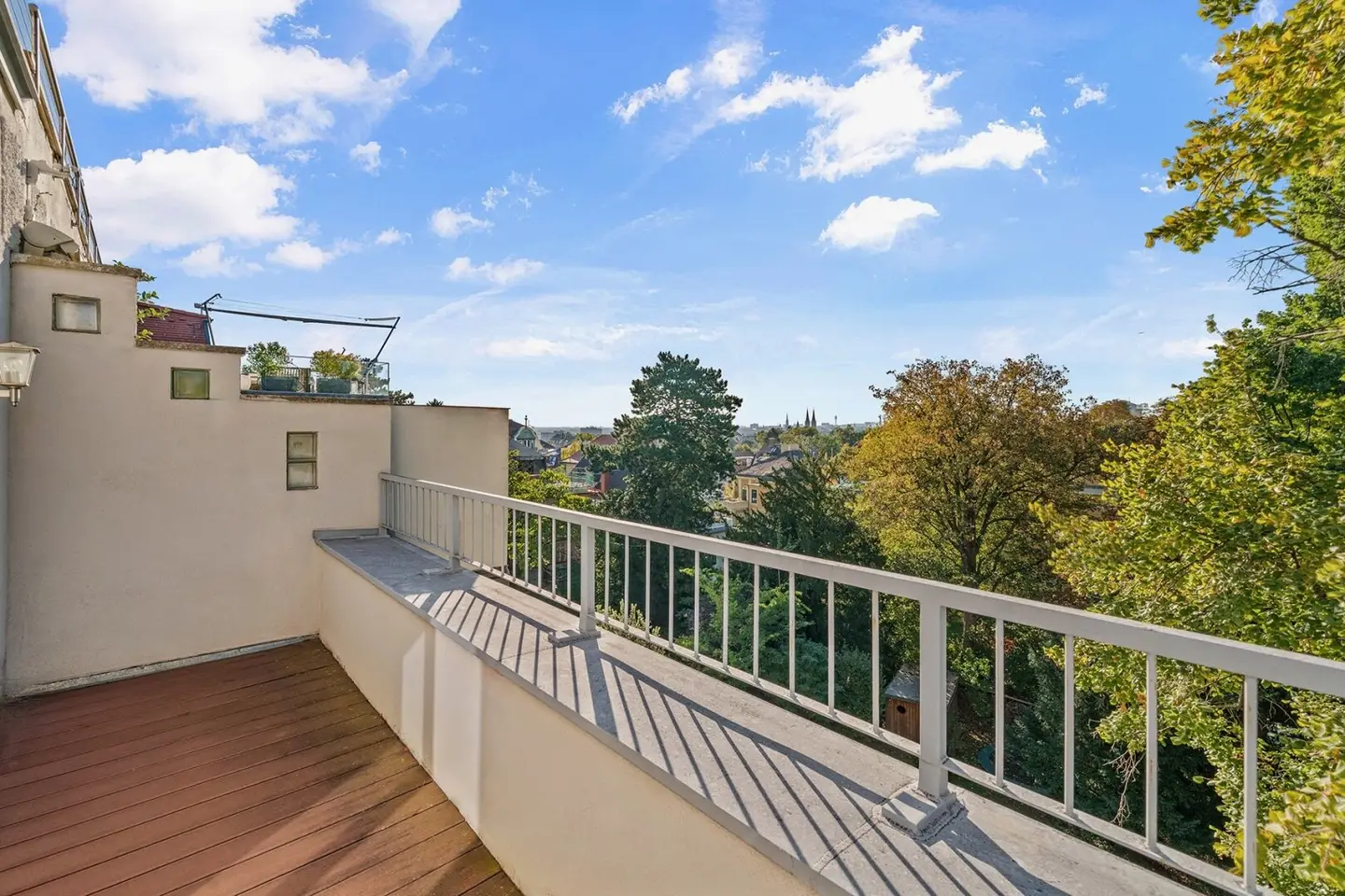 Über den Dächern des Cottage: Repräsentative 7-Zimmer-Maisonette mit Terrassen und Wien-Blick