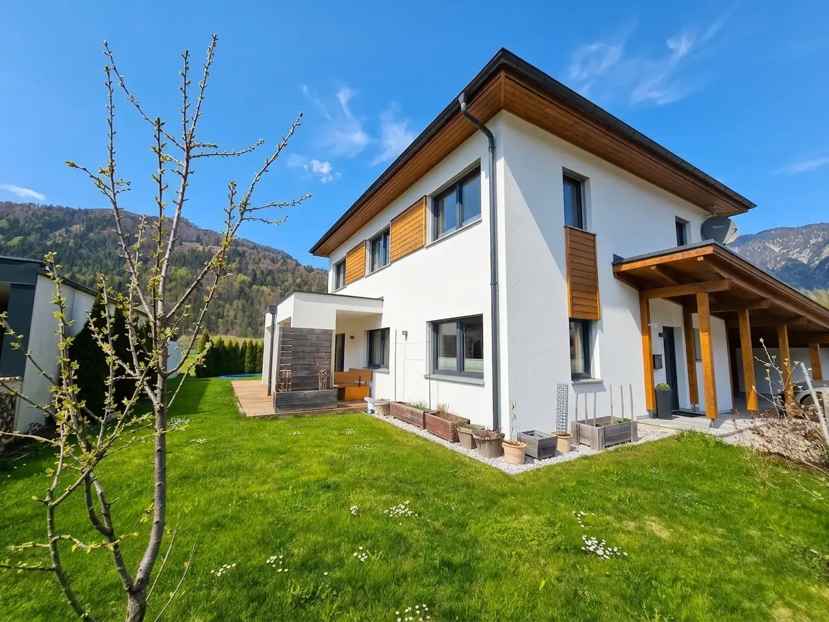 Family apartment with garden pool and mountain view