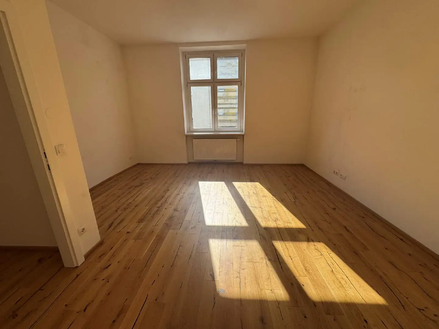 Renovated period Wohnung with lift near U3 Hütteldorfer Straße
