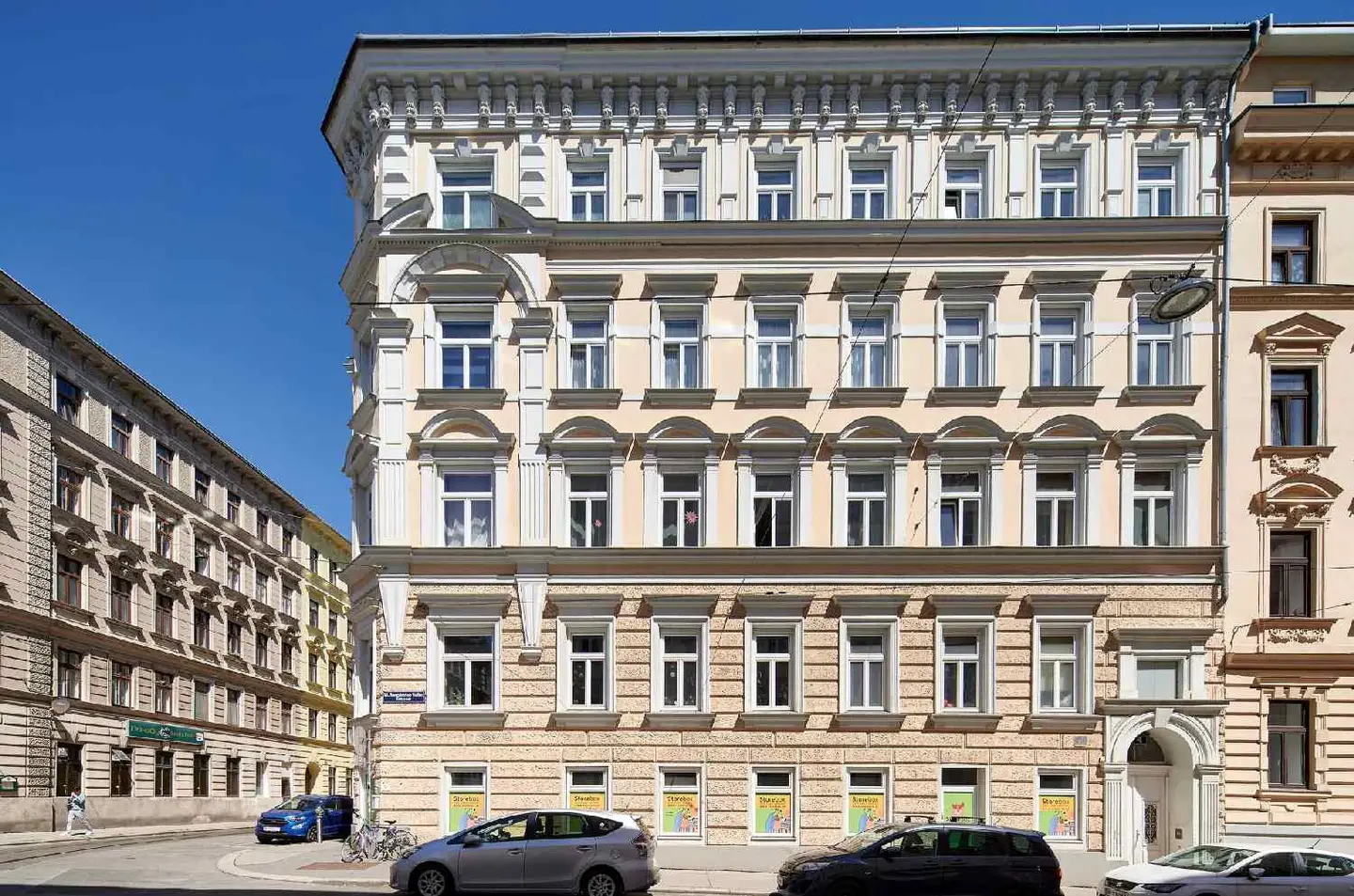 Dachgeschosswohnung mit Terrasse und Aufzug im sanierten Gründerzeithaus