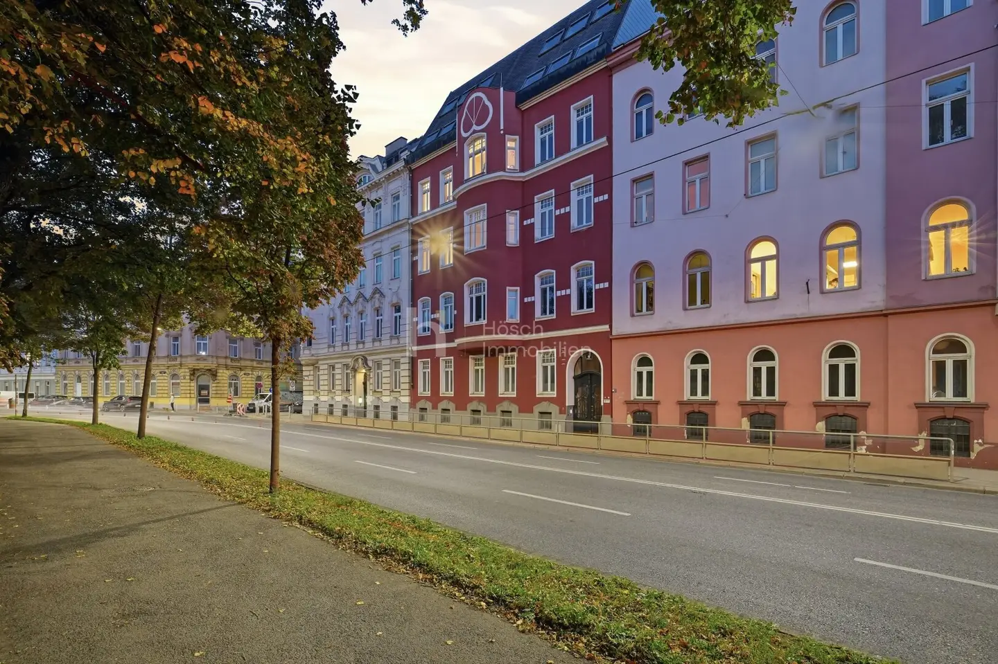 Großzügiger Altbau zum Gestalten | Drei Zimmer auf 98,19 m²