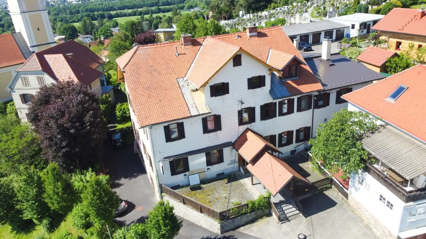 Mehrparteienhaus mit ehemaligem Gasthaus in Graz-St. Veit