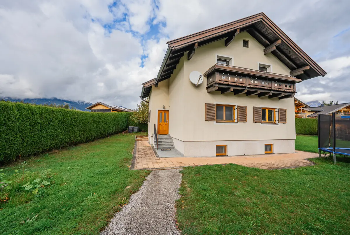 Naturnahes Wohnen im Grünen Familienwohnung mit Carport