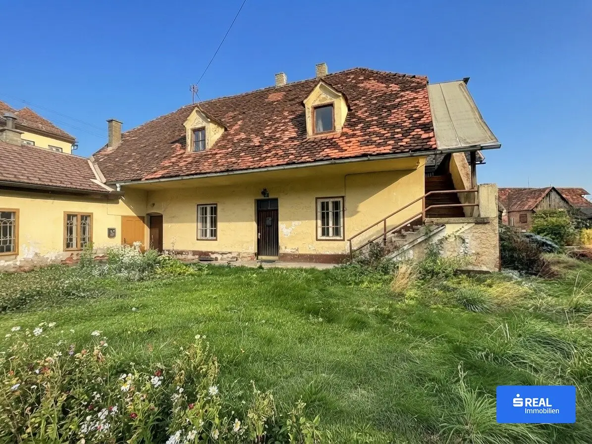 Altes Bauernhaus mit großem Nebengebäude in Wolfsberg - St. Jakob