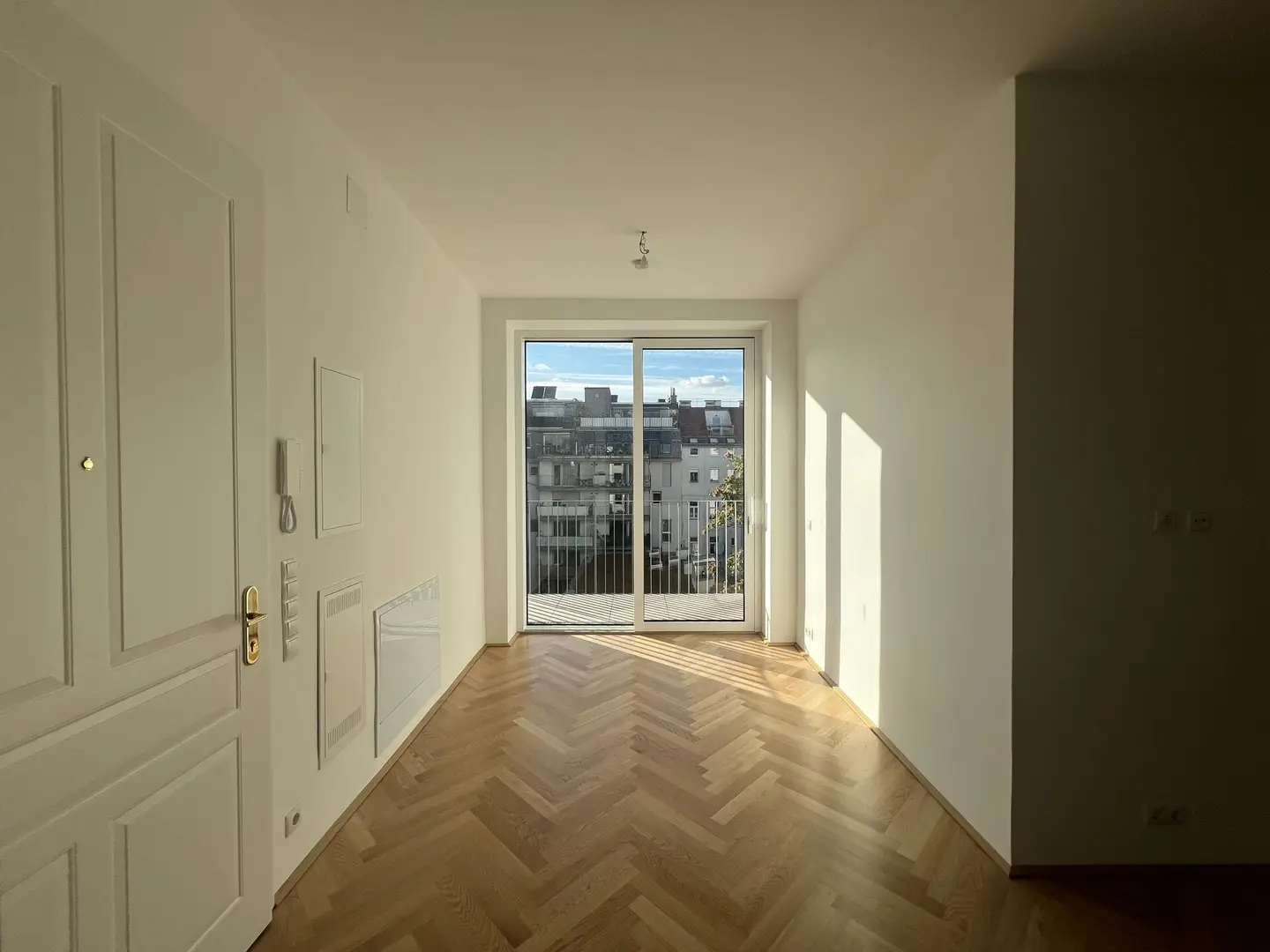 Helle Wohnung mit Innenhofterrasse und Aufzug