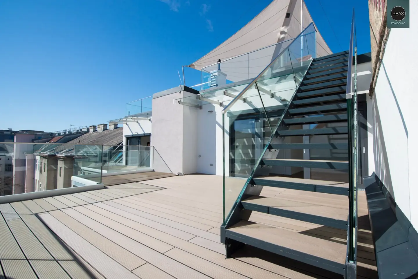Commission-free Unique Luxury Smart-Home Penthouse with Direct Lift Access and 3 Terraces near Rochusmarkt Garage Available
