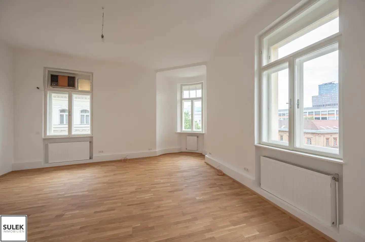 ** ab Neujahr: rd. 67 m² großes 2 Zimmer Altbau Büro in der Innenstadt **