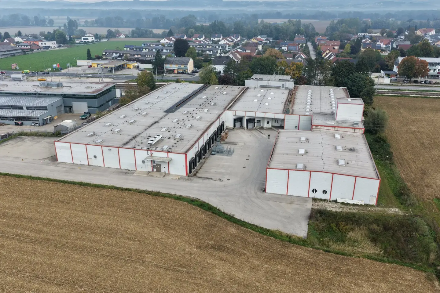 Verkauf einer effektiven Lagerimmobilie mit Tiefkühllager und Kühllager in Alkoven direkt an der B129