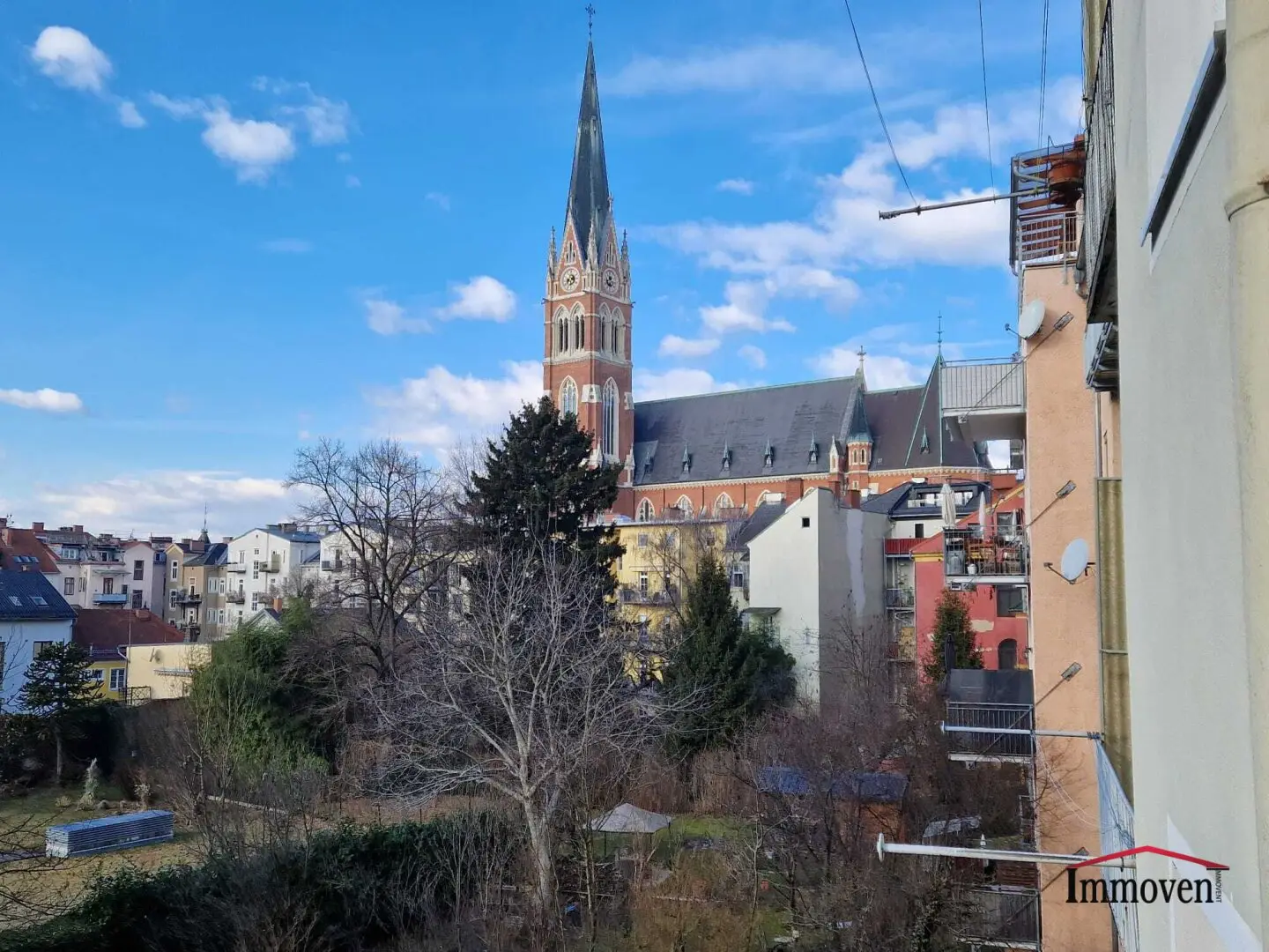 CENTRAL LOCATION, 1-room apartment with balcony near Schillerplatz