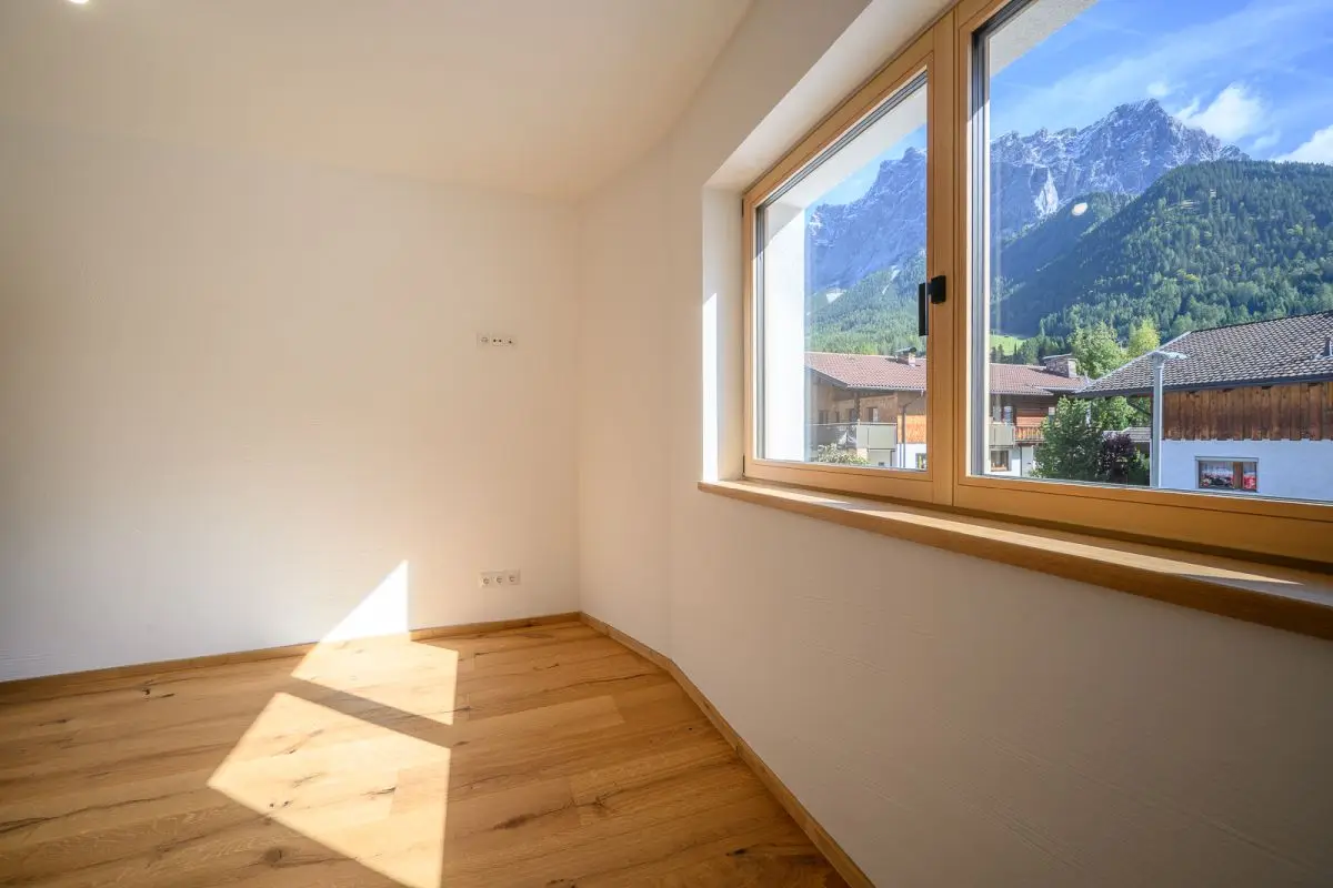 Schlafzimmer mit Blick auf die Zugspitze