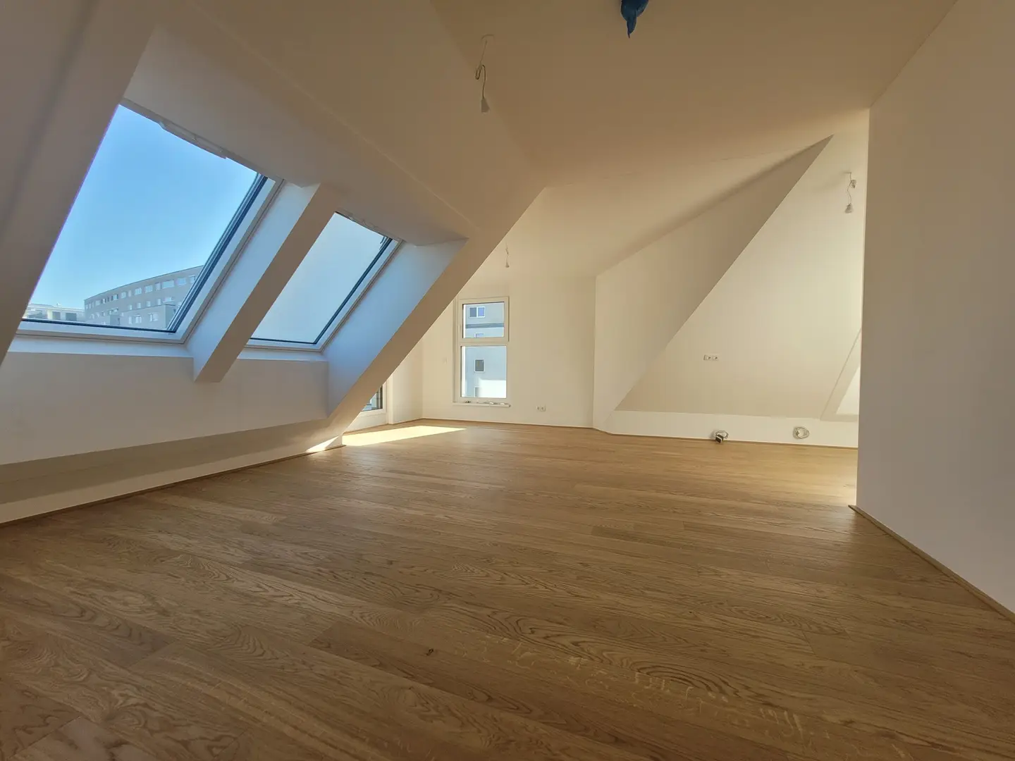 Lichtdurchflutete Dachgeschosswohnung mit Terrasse