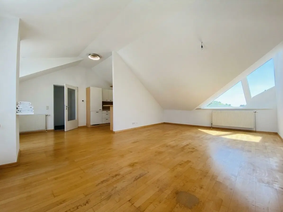DG WOHNUNG IN ZENTRUMSNÄHE MIT TERRASSE, GARTEN UND WUNDERSCHÖNEM AUSBLICK