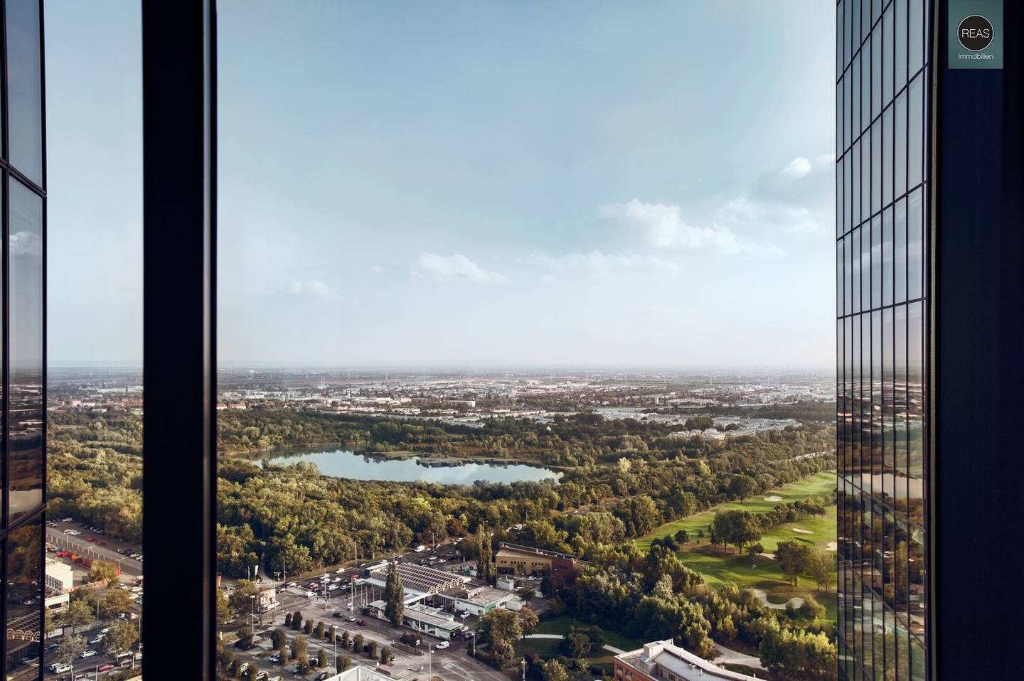 Komplette 18. Etage Bürofläche auf Wienerberg