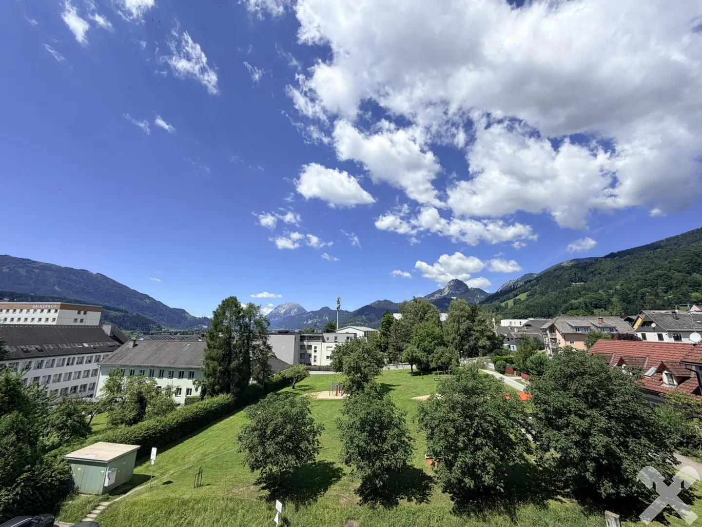 Wohnung mit Loggia und Bergblick am Rathausplatz