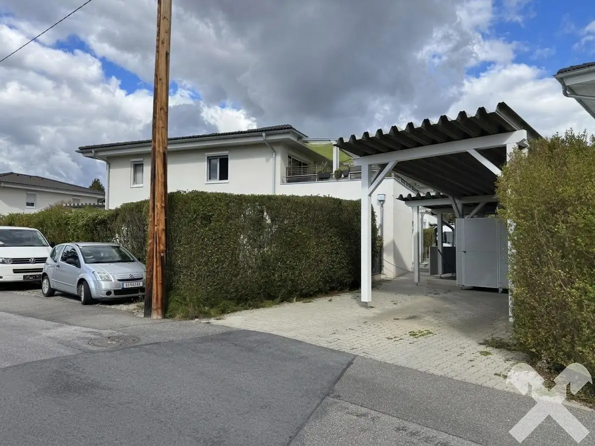 Anlegerwohnung mit privatem Garten und Carport