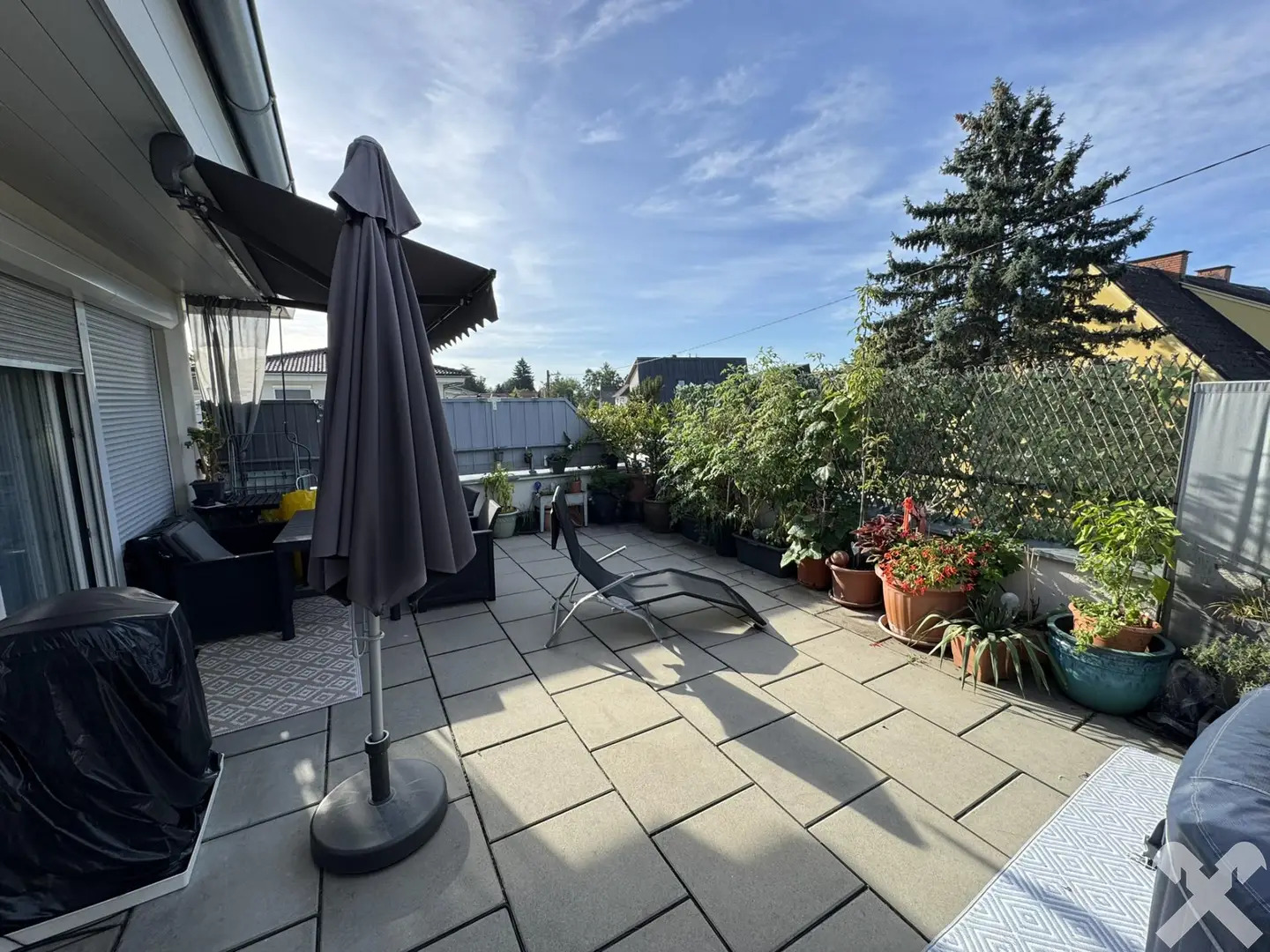 Anlegerwohnung mit großzügiger Terrasse und Carport
