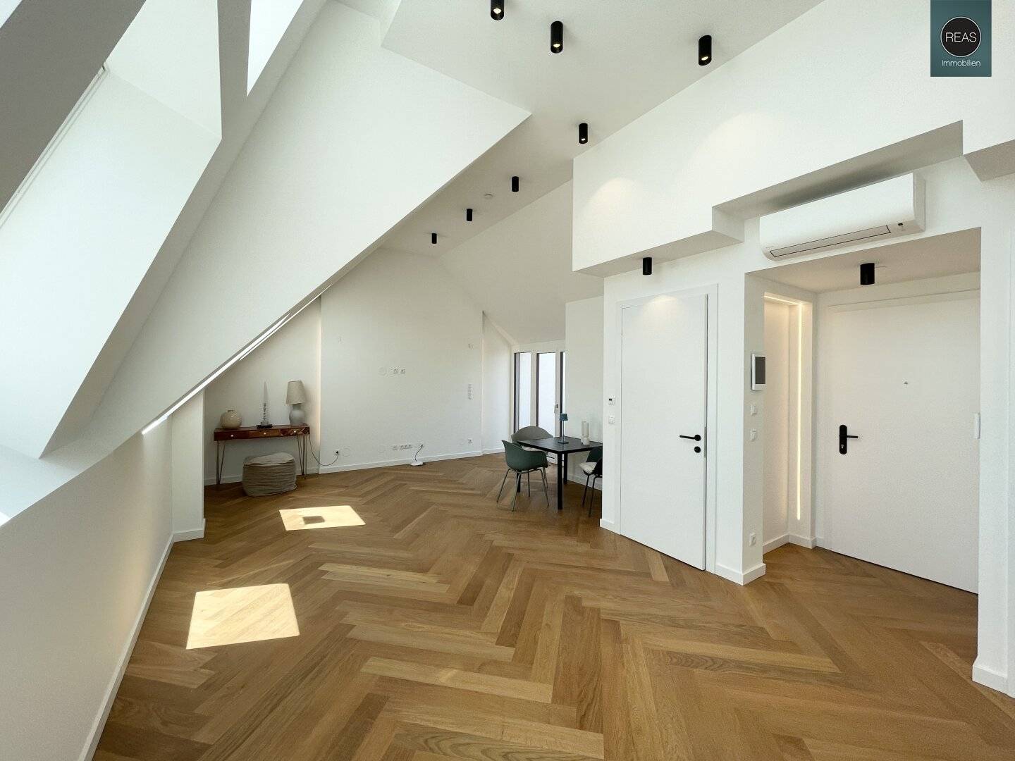 Dachgeschosswohnung mit zwei Terrassen Ottakring