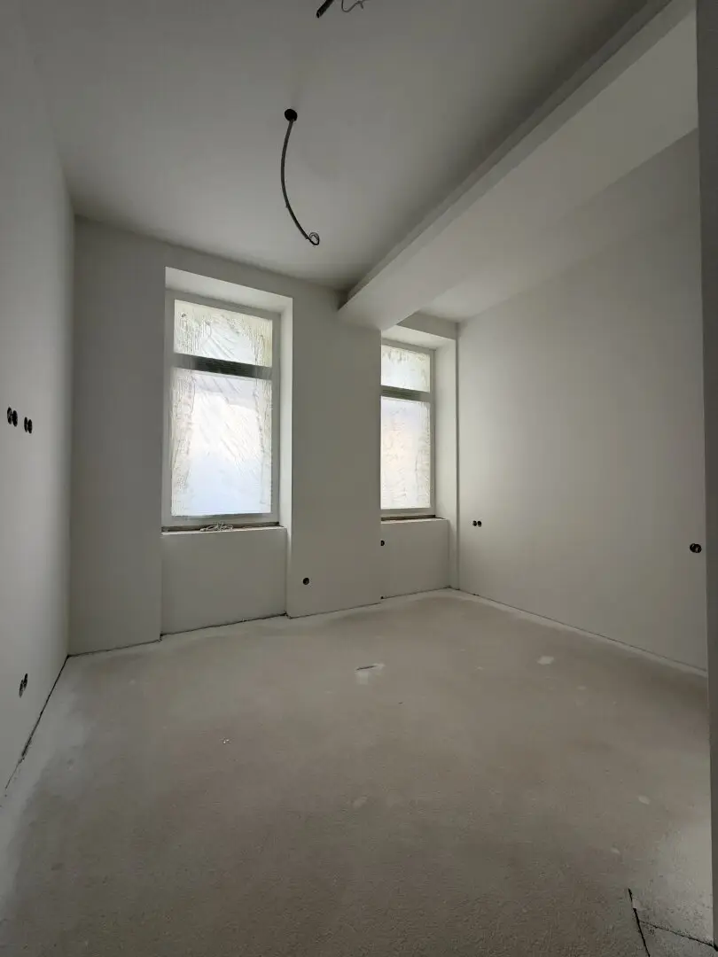 Perfect 2-room investment apartment in an old building: Fully renovated with short-term rental permit