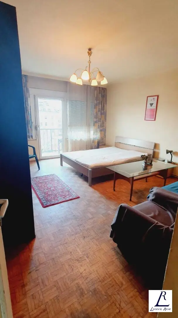 Wohnzimmer mit Loggia_(20,70m² + 5,04m²)