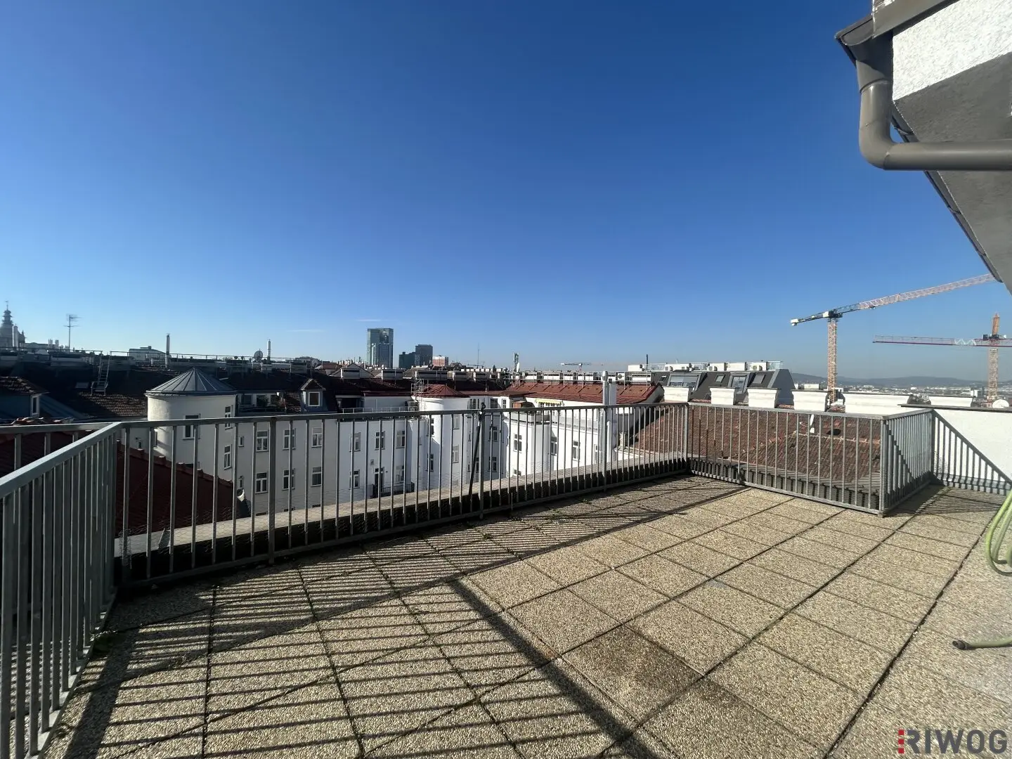 Attic apartment with approx 30m² roof terrace near Triester Straße optional parking space between Quellenstraße and Troststraße