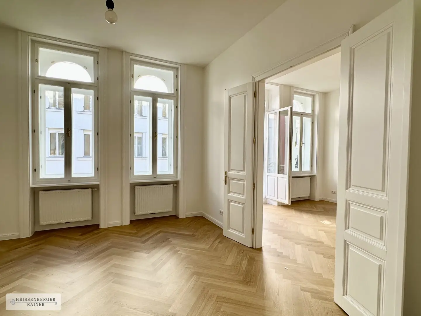 ERSTBEZUG /// ALTBAUWOHNUNG MIT KLEINEM BALKON