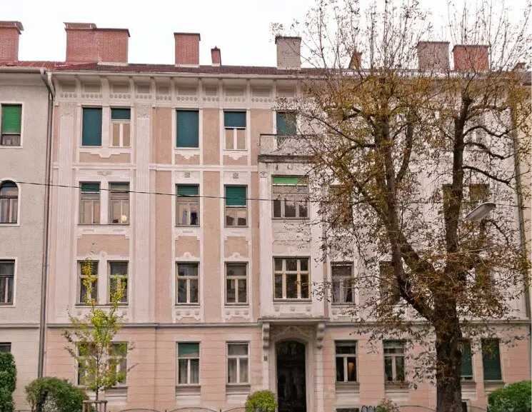 Apartment package for owner-occupation or investment properties in prime location at the foot of the Ruckerlsberg in the Herz-Jesu district 4 residential units