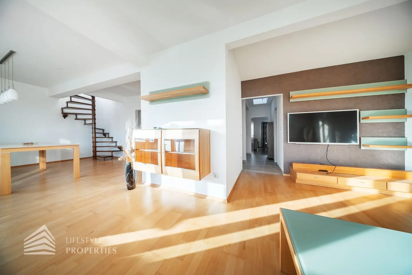 Leben über den Dächern Wiens: 110 m²-Terrassenwohnung mit Dachterrasse, Weitblick & Lift bis in die Wohnung