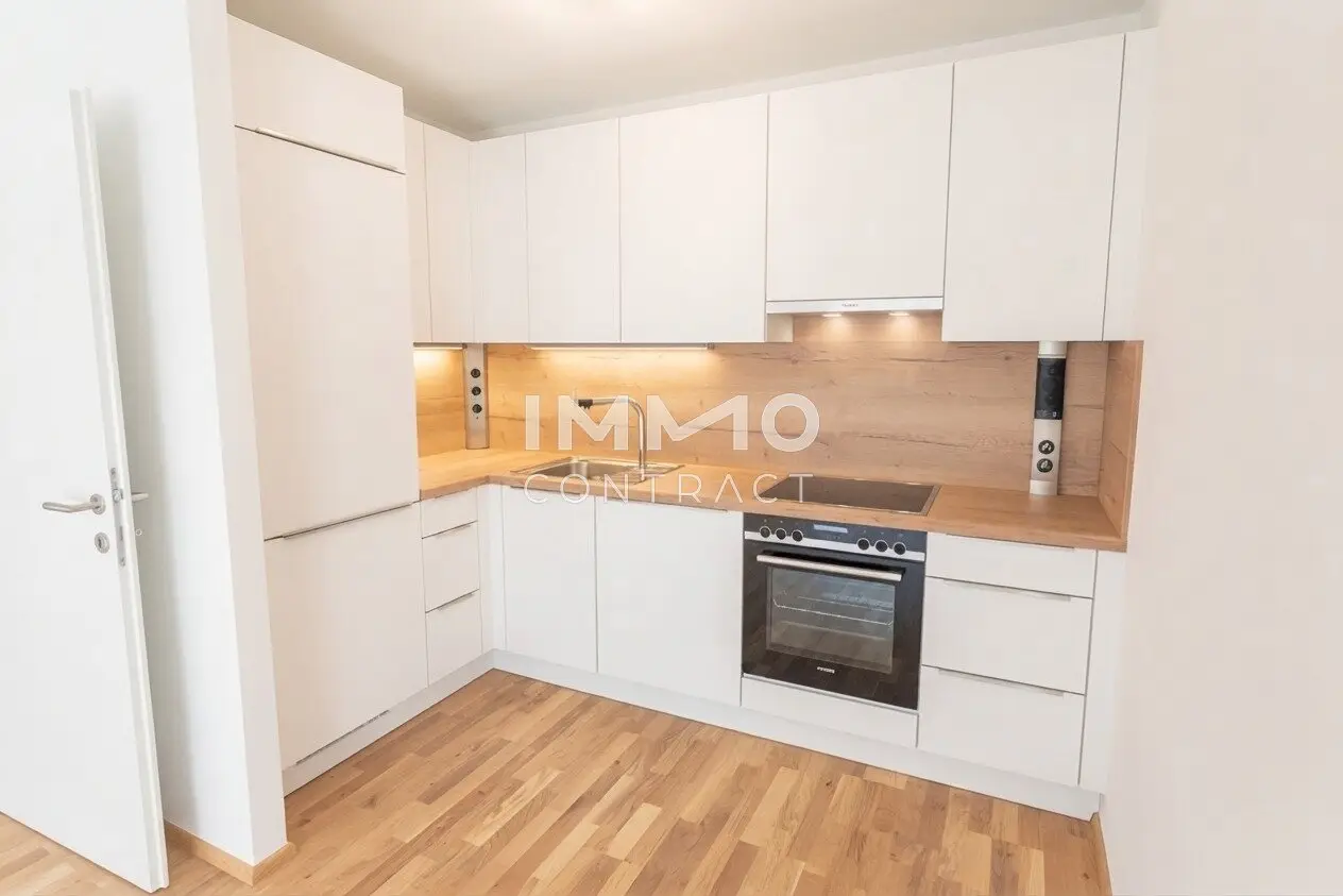 Die Wohnung kommt inklusive ähnlicher Küche mit Siemensgeräten