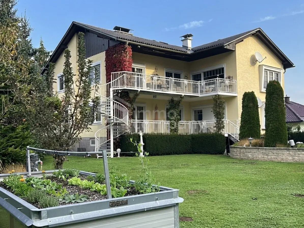 Top-renovierter Wohntraum mit 2000 m² Gartenparadies,Teich und Bachlauf