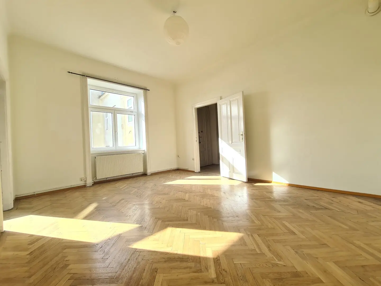 Sonniges Apartment mit bewilligtem Balkon
