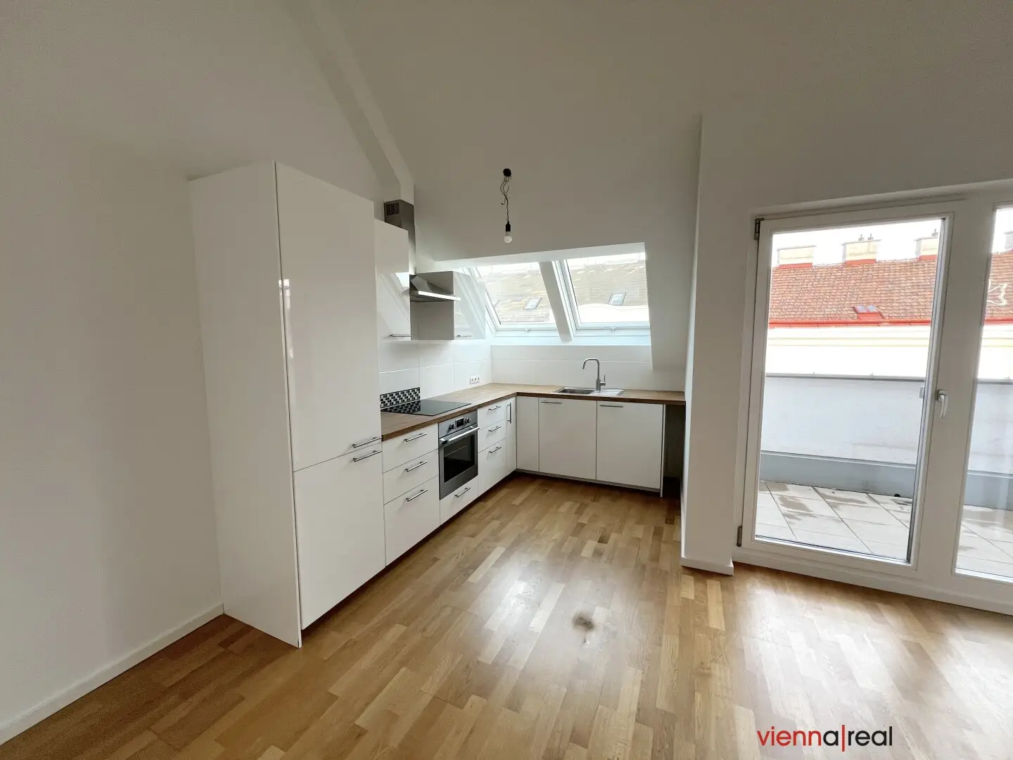 Helle 3-Zimmer Dachgeschosswohnung mit Terrasse, Klimaanlage, Kellerabteil und Fahrradraum nahe U3 Johnstraße/Meiselmarkt