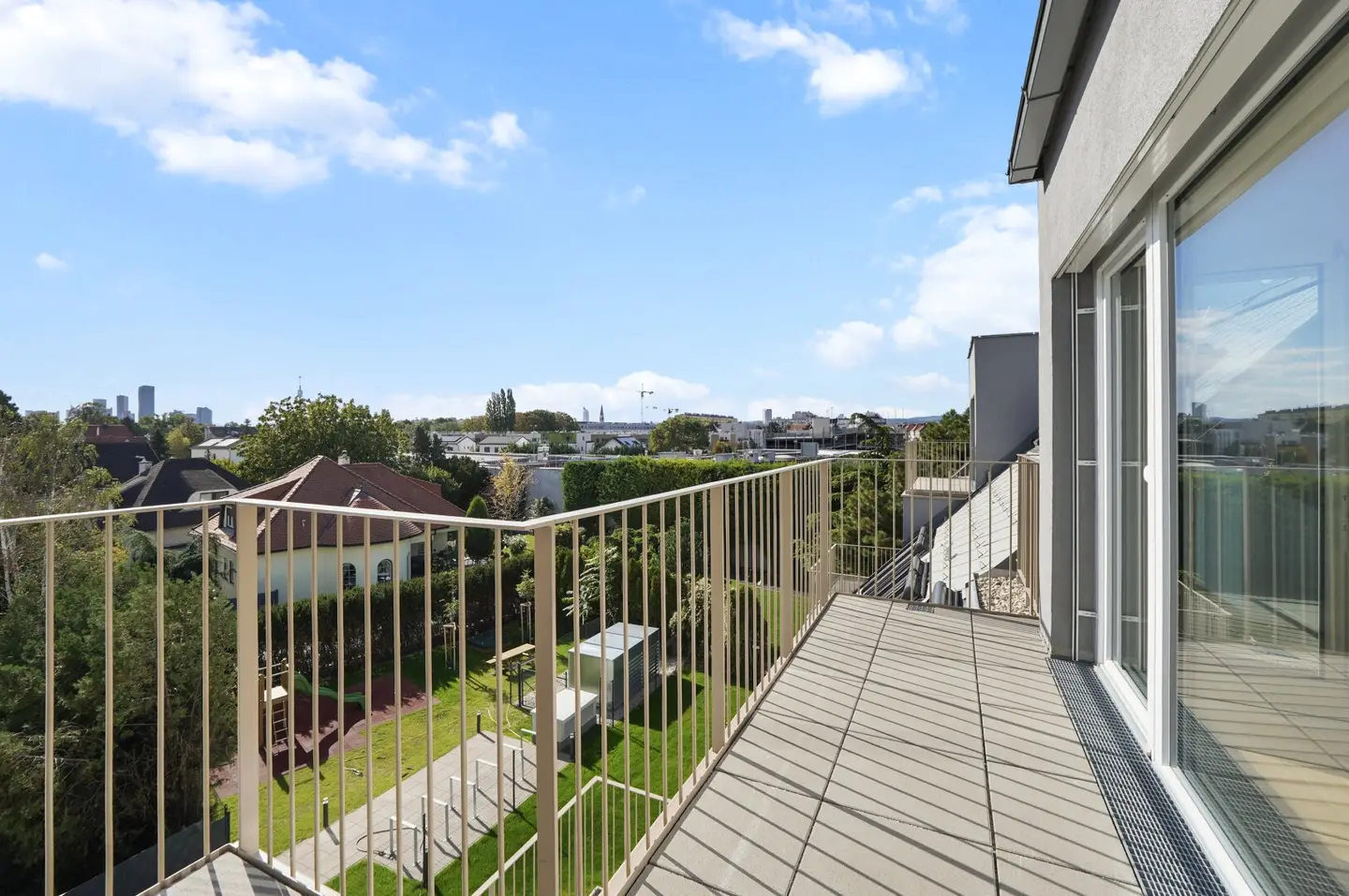 Moderne Erstbezug-Mietwohnungen mit privaten Freiflächen und Garage im 21. Bezirk