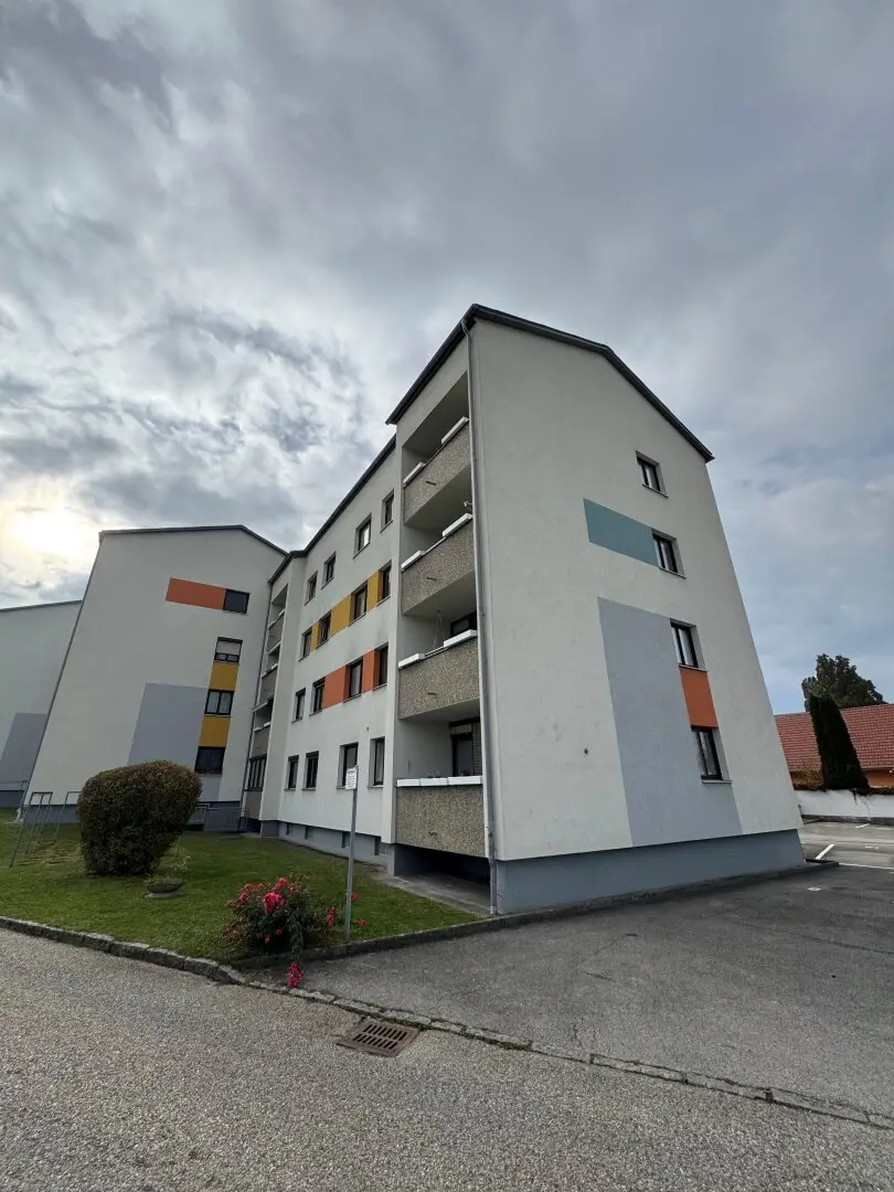 Top 3-Zimmer-Wohnung mit Loggia und Stellplatz in Sierning!