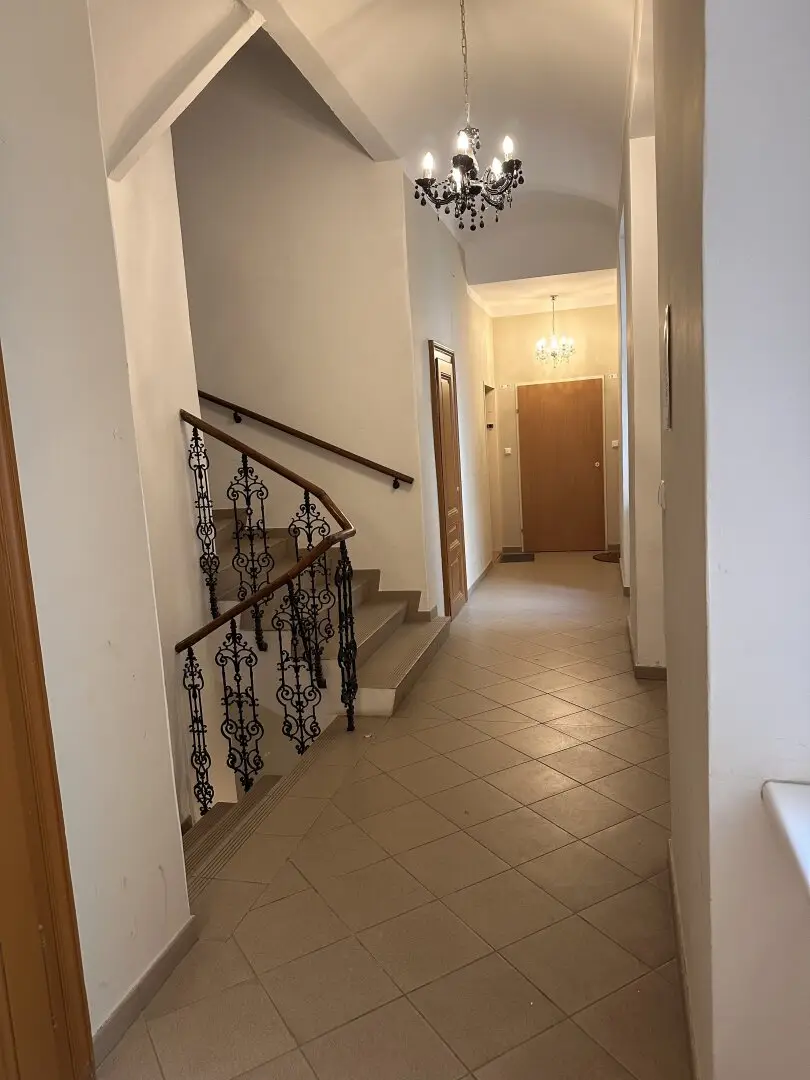 Charming old building with potential, in need of renovation, near U4 and U6 Spittelau