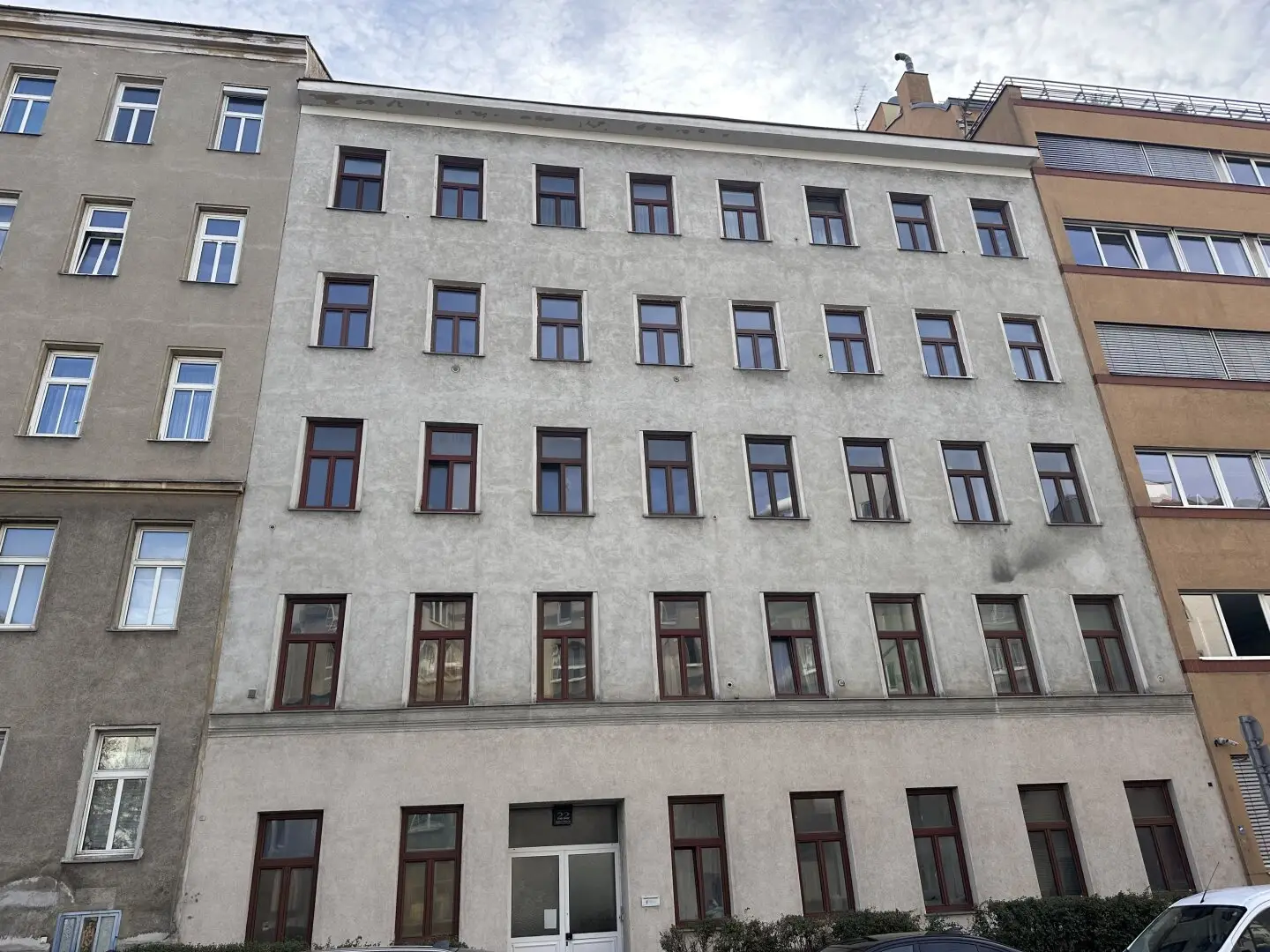 RUHELAGE- SüdOst Ausrichtung- Charmanter Altbau mit Potenzial – Sanierungsbedürftig.! - Nähe U4 und U6 Spittelau