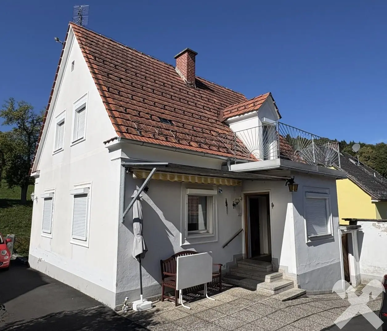 Gepflegte Wohnung mit sonnigem Garten und Garage