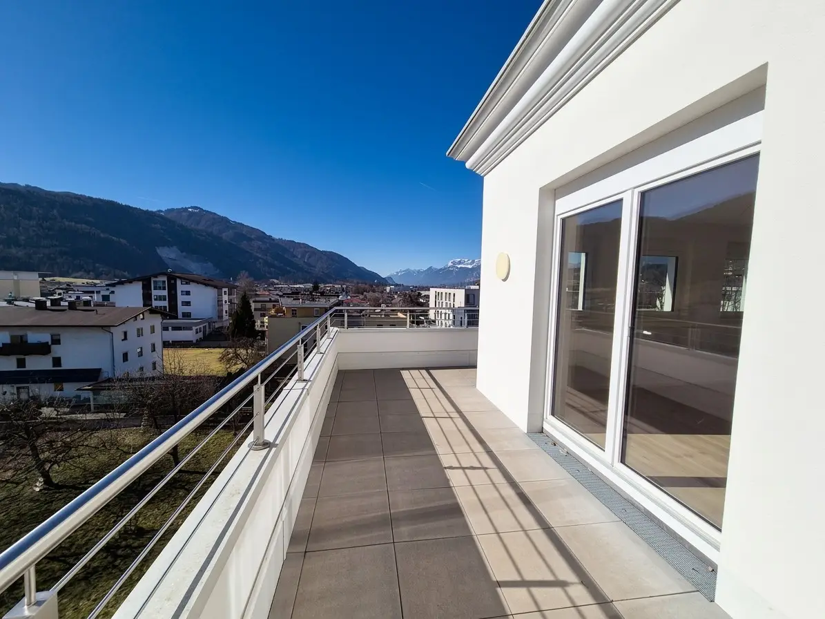 Lichtdurchflutete Dachgeschosswohnung mit sonniger Terrasse