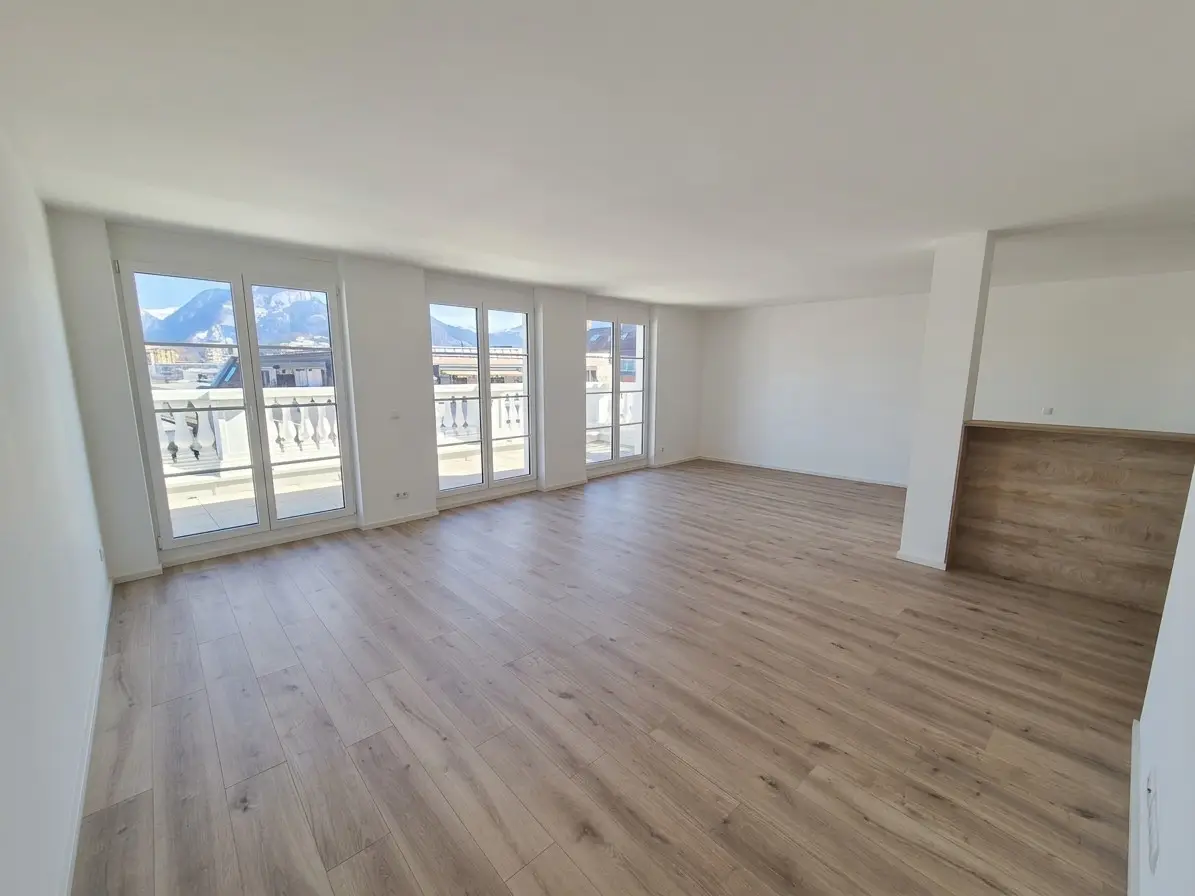 Dachgeschosswohnung mit Terrassen und Lift in Bahnhofsnähe