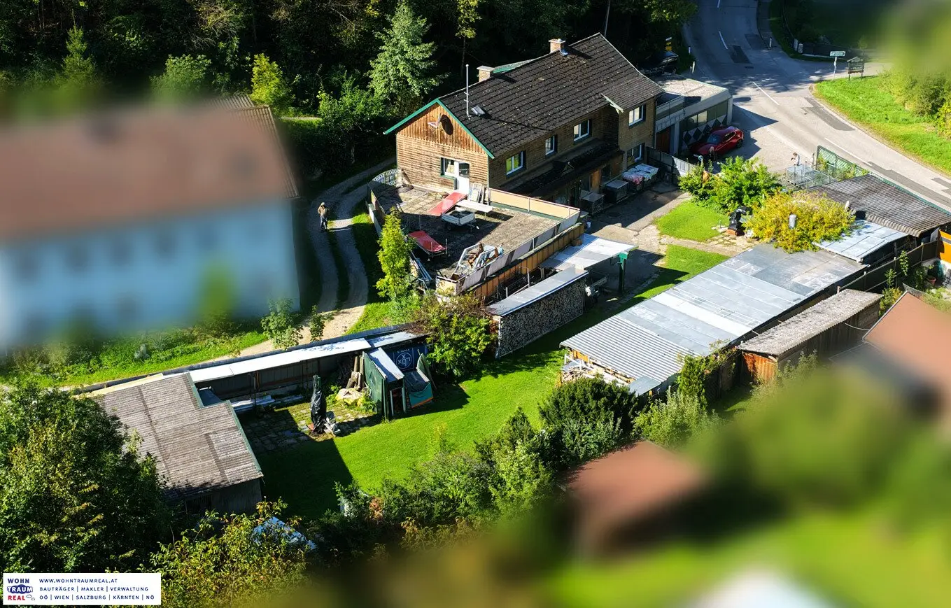 Liebhaber-Immobilie mit Seltenheitswert: Großes Grundstück mit Haus direkt unterhalb Schloss Riedegg
