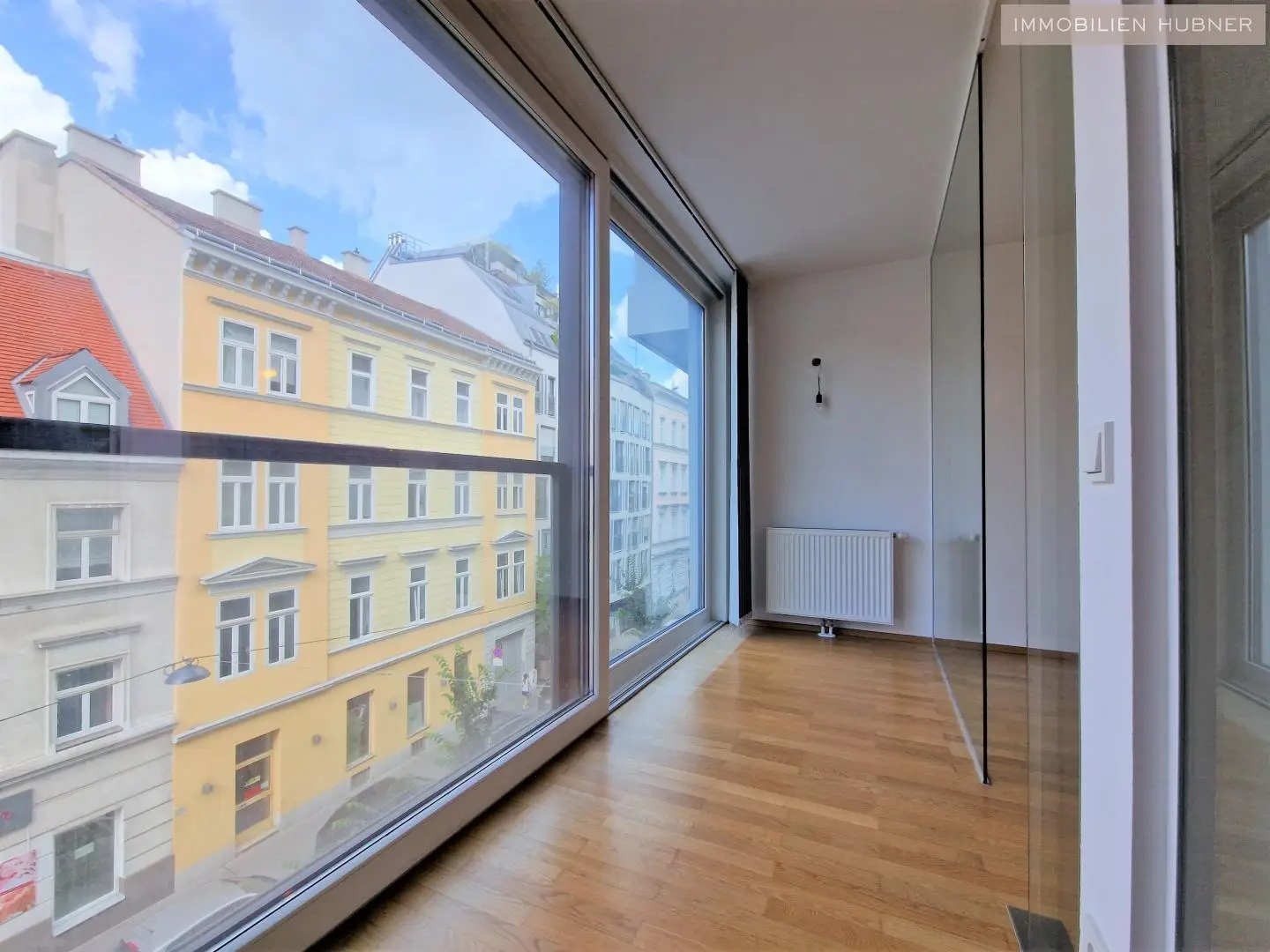Modern Wohnung with glazed wintergarden and parquet