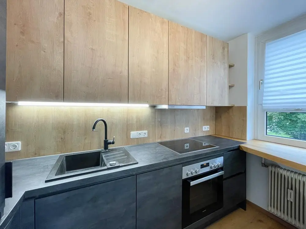 Design Garçonnière zentral gelegen mit Tischlerküche