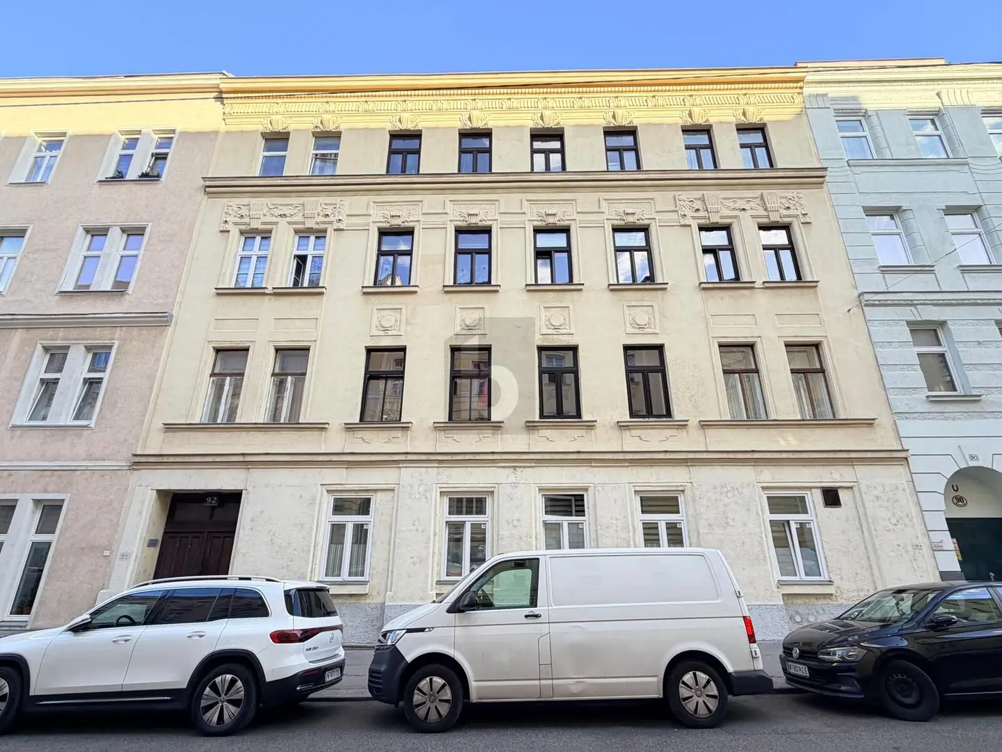 Sanierte Wohnung mit Fußbodenheizung und guter Anbindung