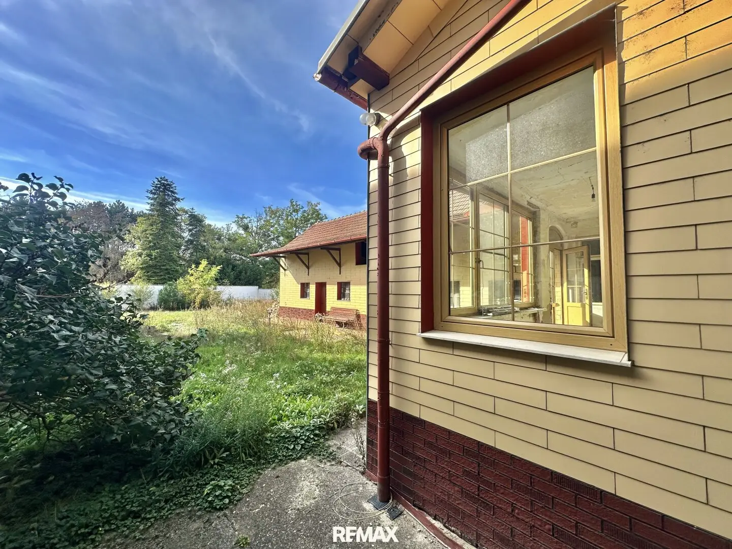 REFURBISHMENT PROJECT! Country house with great potential – realize your personal dream home!
