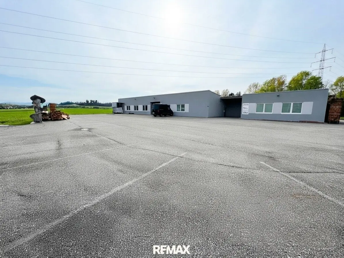 Moderne Gewerbefläche mit 105 m² – vielseitig nutzbar mit großzügiger Außenfläche und eigenem Parkplatz Miete €882