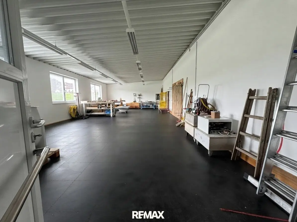 Moderne Gewerbefläche mit 105 m² – vielseitig nutzbar mit großzügiger Außenfläche und eigenem Parkplatz Miete €882