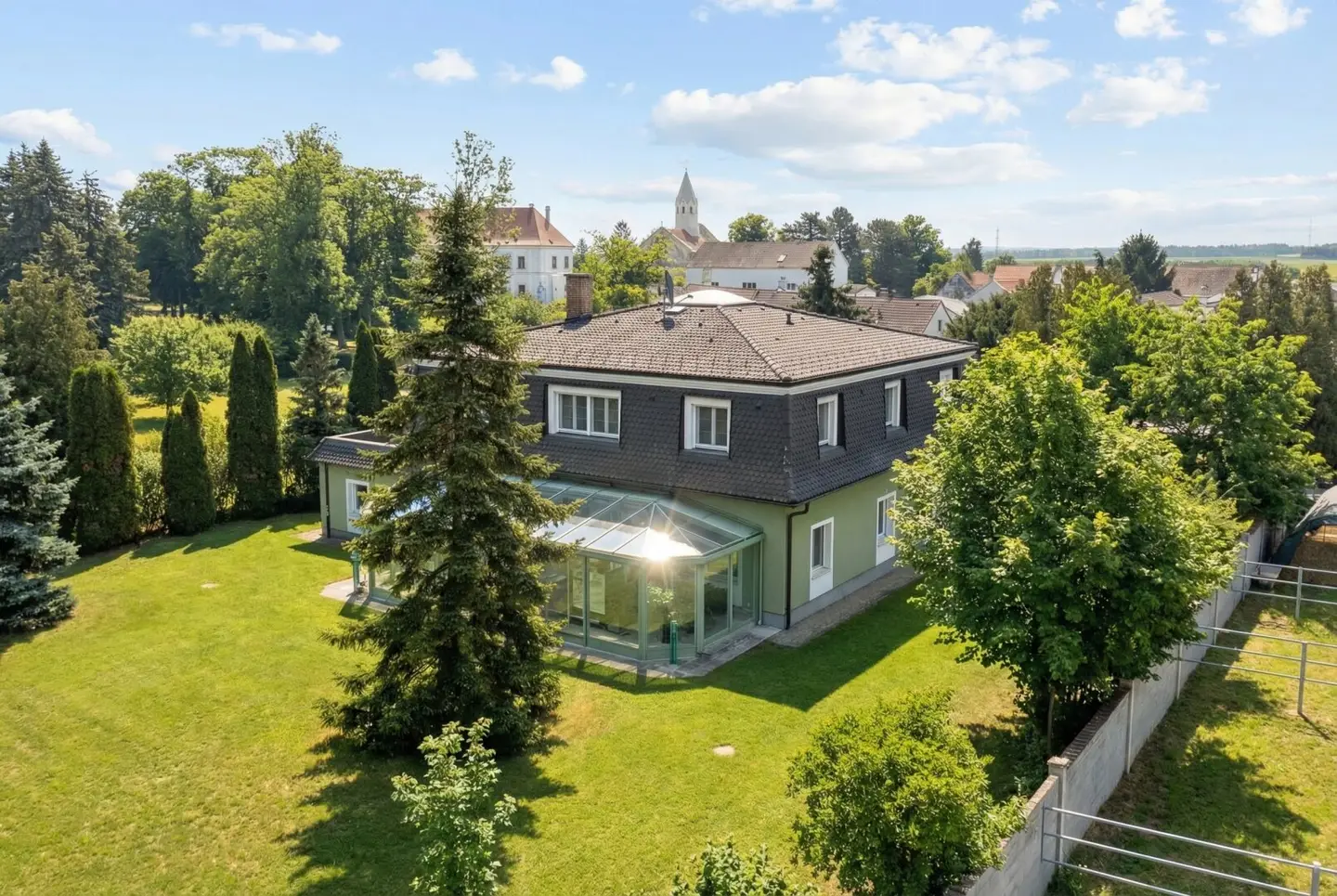 Elegant Country House in the Vienna Surroundings - Optional Additional Plot with Horse Stable