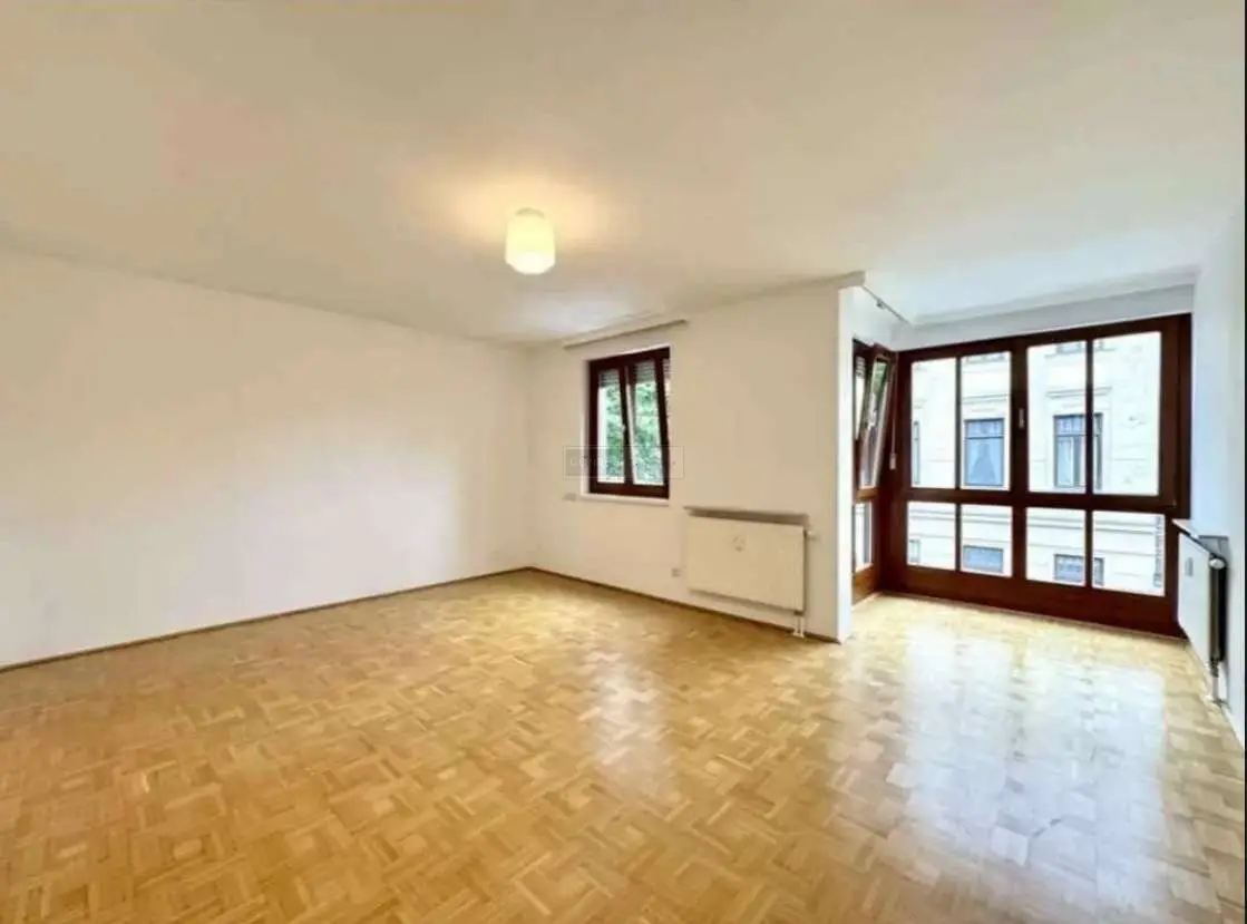 Helle Neubauwohnung mit Aufzug und separater Küche