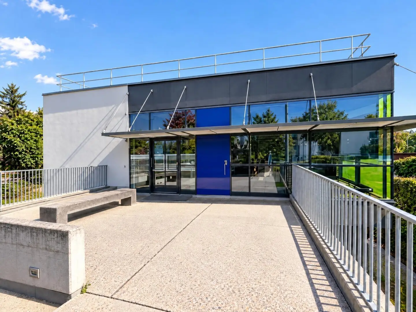 Freistehendes Gewerbeobjekt | 540 m² | 10 Stellplätze | Garten | Top-Sichtbarkeit I unbefristete Miete