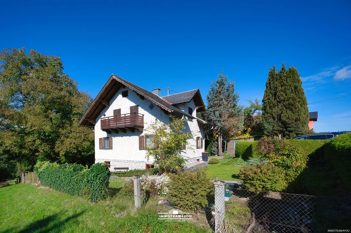 Familienwohnung mit großem Garten und Wintergarten